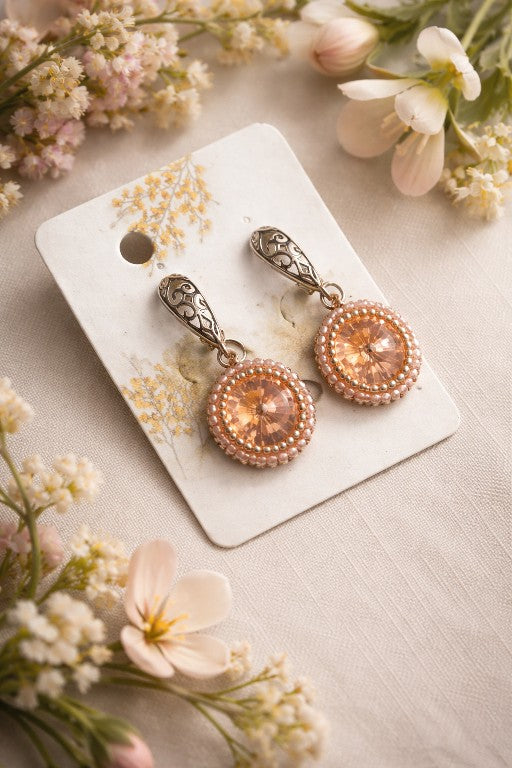 Šviesūs rožiniai rankų darbo auskariukai